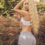 4300C79300000578-4764780-Mo_Bounce_in_the_house_Iggy_Azalea_flaunts_her_shapely_derriere_-a-64_1501991748806