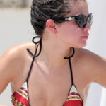 selena_gomez_bikinis_in_miami_01