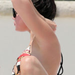 selena_gomez_bikinis_in_miami_02