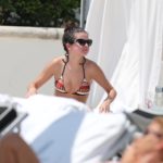 selena gomez enjoy the pool in miami
