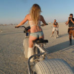 you_can_meet_some_stunning_and_compelling_girls_at_burning_man_festival_640_12