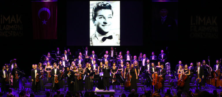 Zeki Müren Şarkıları Filarmoni Orkestrası yorumuyla