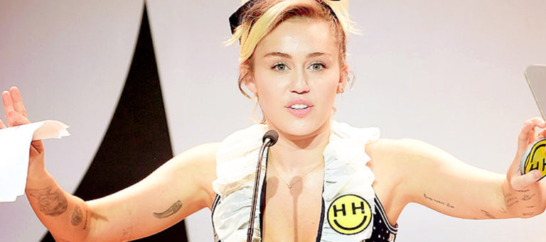 Miley Cyrus, Evsizleri Konu Alan Bir Belgesel Hazırlıyor!