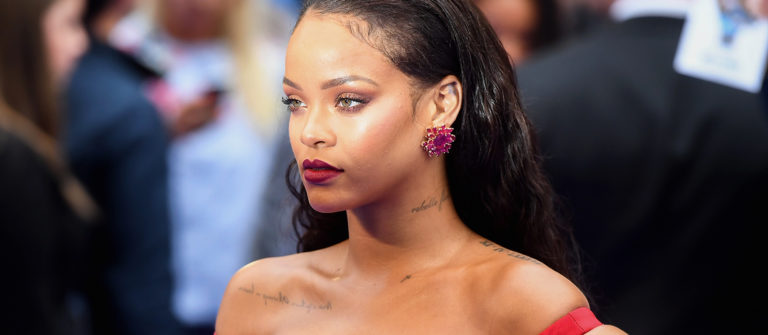 Amcası, Rihanna’nın “çakma” giysilerini satarken yakalandı
