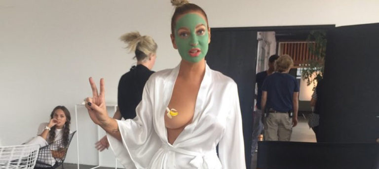 Sia’dan şantajcıya şok:İşte çıplak fotoğrafım, hem de bedava!