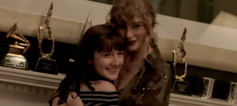 Taylor Swift 500 Fanını Evine Çağırdı