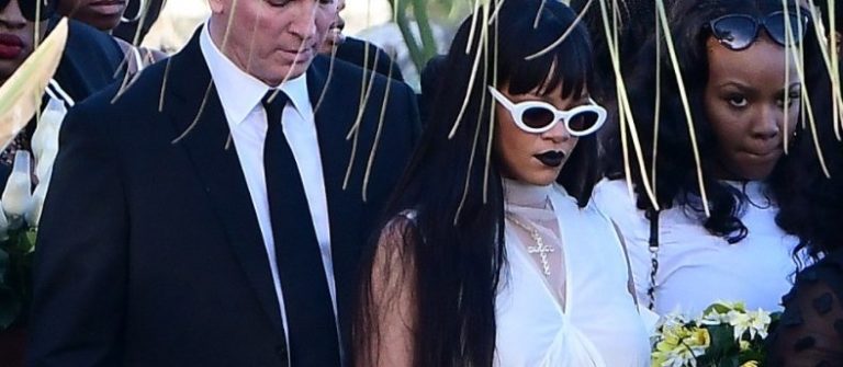 Rihanna kuzeninin cenaze törenine katıldı