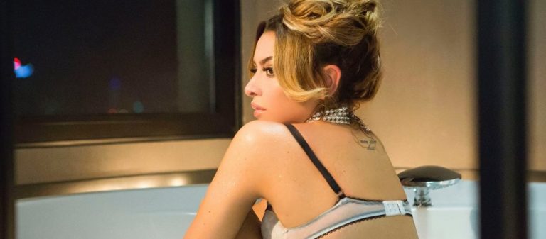 Hadise’nin RTÜK engeline takılan klibi Belçika’da zirvede!