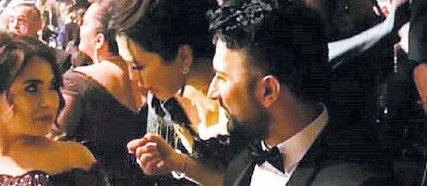 Tarkan Hamile eşini gözlerden böyle kaçırdı