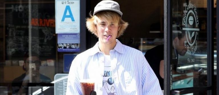 Justin, kendini iyice saldı