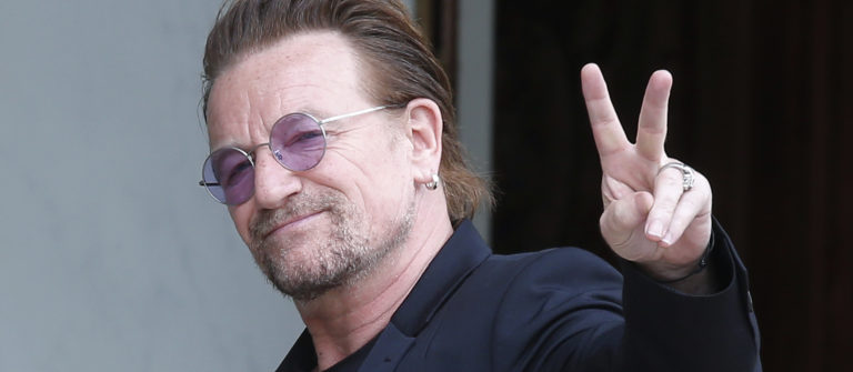 U2 solisti Bono’nun kurduğu vakıfta skandal…