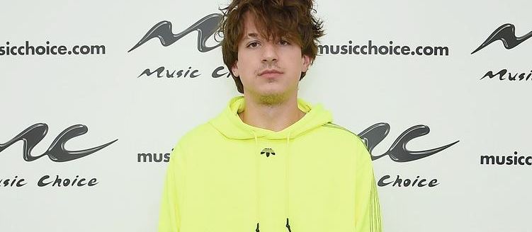 Charlie Puth, Tarzıyla Dikkatleri Çekti!