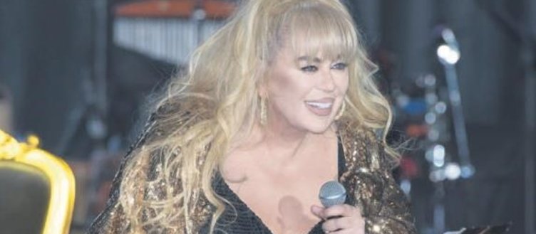 Bir yıl aradan sonra sahnede