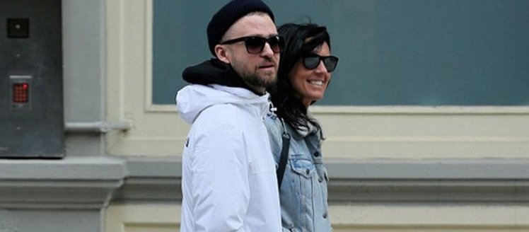 Justin Timberlake arkadaşıyla kol kola