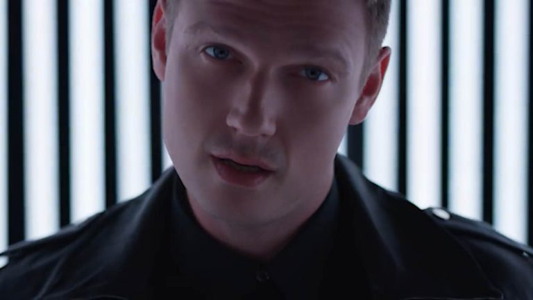 Backstreet Boys – Don’t Go Breaking My Heart