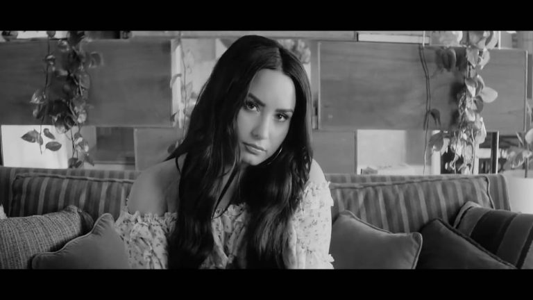 Clean Bandit – Solo feat. Demi Lovato [Acoustic Version]