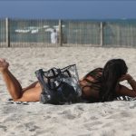 claudia-romani-ciplaklar-kampinda-12