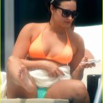 demi-lovato-shows-off-bikini-body-in-miami-03