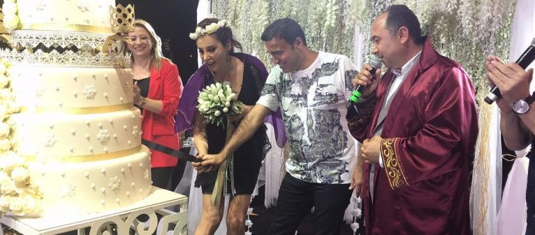 Funda Arar, 20 bin şahitle nikah tazeledi