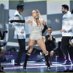 jennifer-lopez-booty-at-fashion-rocks-07