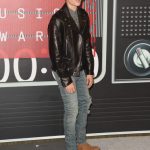 justin-bieber-2015-vmas-3-372×560