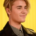 justin-bieber-mtv-vmas-2015-red-carpet-photos-08302015-1-372×560