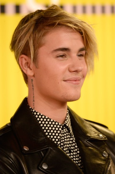justin-bieber-mtv-vmas-2015-red-carpet-photos-08302015-1-372x560