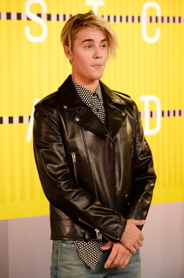 justin-bieber-mtv-vmas-2015-red-carpet-photos-08302015-3-372x560