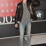 justin-bieber-mtv-vmas-2015-red-carpet-photos-08302015-7-372×560