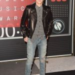 justin-bieber-mtv-vmas-2015-red-carpet-photos-08302015-9-372×560