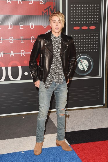 justin-bieber-mtv-vmas-2015-red-carpet-photos-08302015-9-372x560