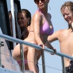 katy-perry-bikini-party-australian-yacht-04-435×580