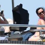katy-perry-bikini-party-australian-yacht-13-580×435