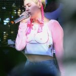 miley-cyrus-boobs-shirt-120314-1-435×580