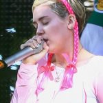 miley-cyrus-boobs-shirt-120314-2-435×580