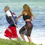 rihanna-birthday-stroll-with-chris-brown-in-hawaii-05-1