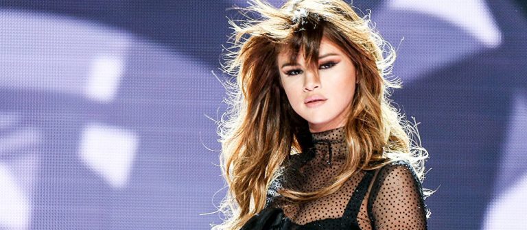 Selena Gomez kendi kendine terapi yapıyor