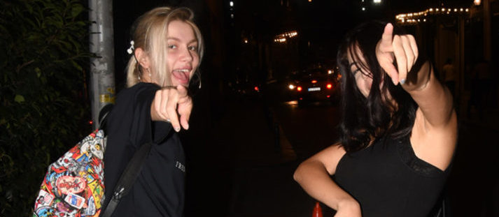 Aleyna arkadaşıyla gecelerde!