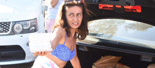 Yıldız Tilbe, hayranlarına yolda CD dağıttı