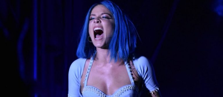 Halsey, Konserinde Gözyaşlarına Boğuldu!