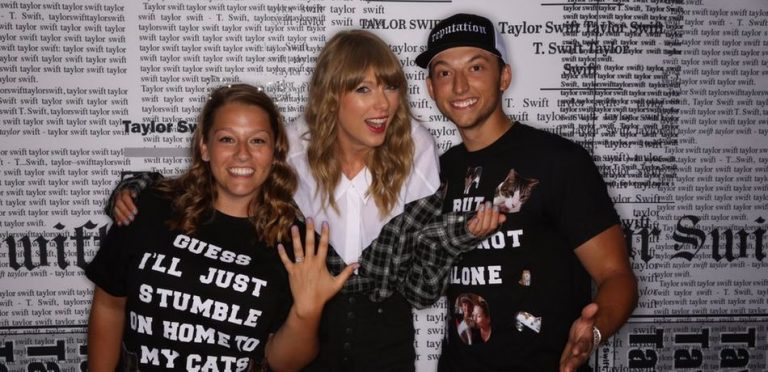 Taylor Swift’in ‘Reputation’ Hayran Buluşmasında İki Hayranı Nişanlandı!