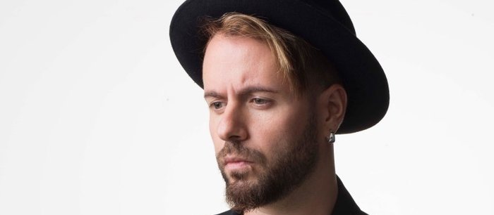 Emre Aydın’dan İngilizce şarkı sürprizi!