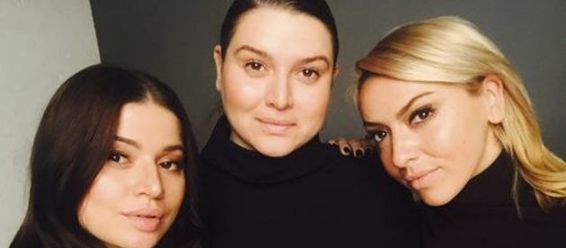 Hadise ve ablası sosyal medyada birbirlerine girdi