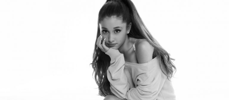 Ariana Grande eve kapandı