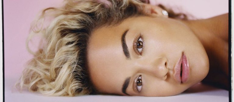 Rita Ora ‘Phoenix’ Albümünün Kapağını Yayınladı