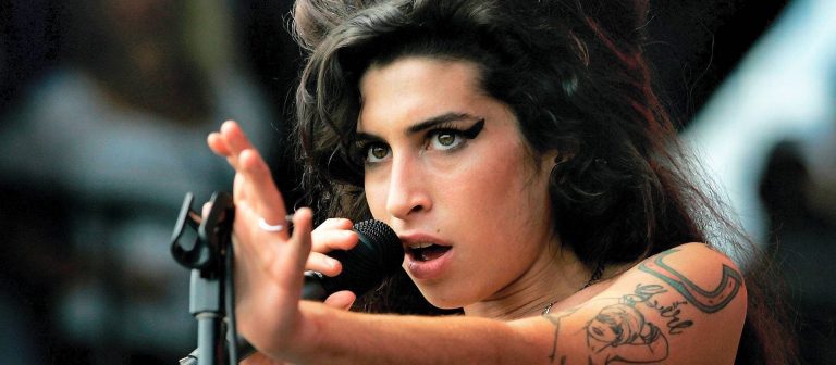Amy Winehouse’u sahnede izlemek ister misiniz?