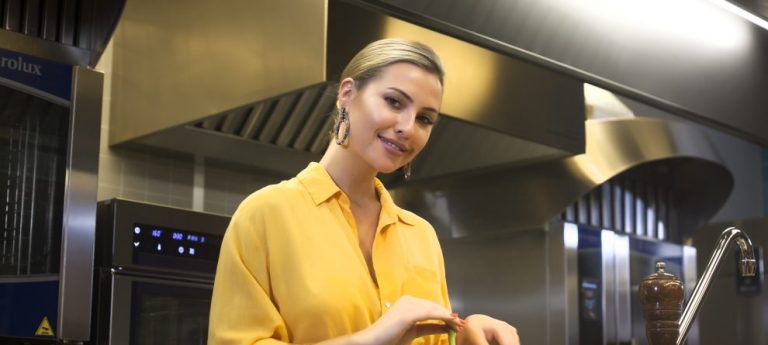 Serdar Ortaç’ın eşi Chloe kaza geçirdi!