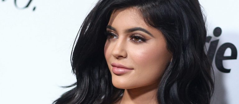 Kylie Jenner annesi Kris Jenner’a Ferrari hediye etti