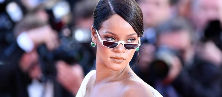 Rihanna’dan Super Bowl’a red