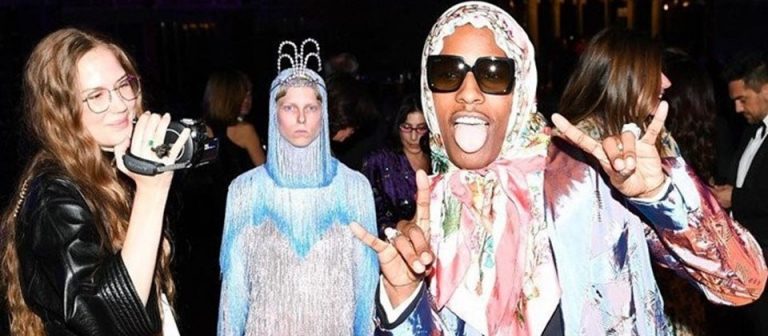 A$AP Rocky’nin eşarplı gala stili